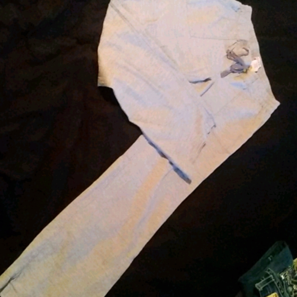 Thin drawstring pants.